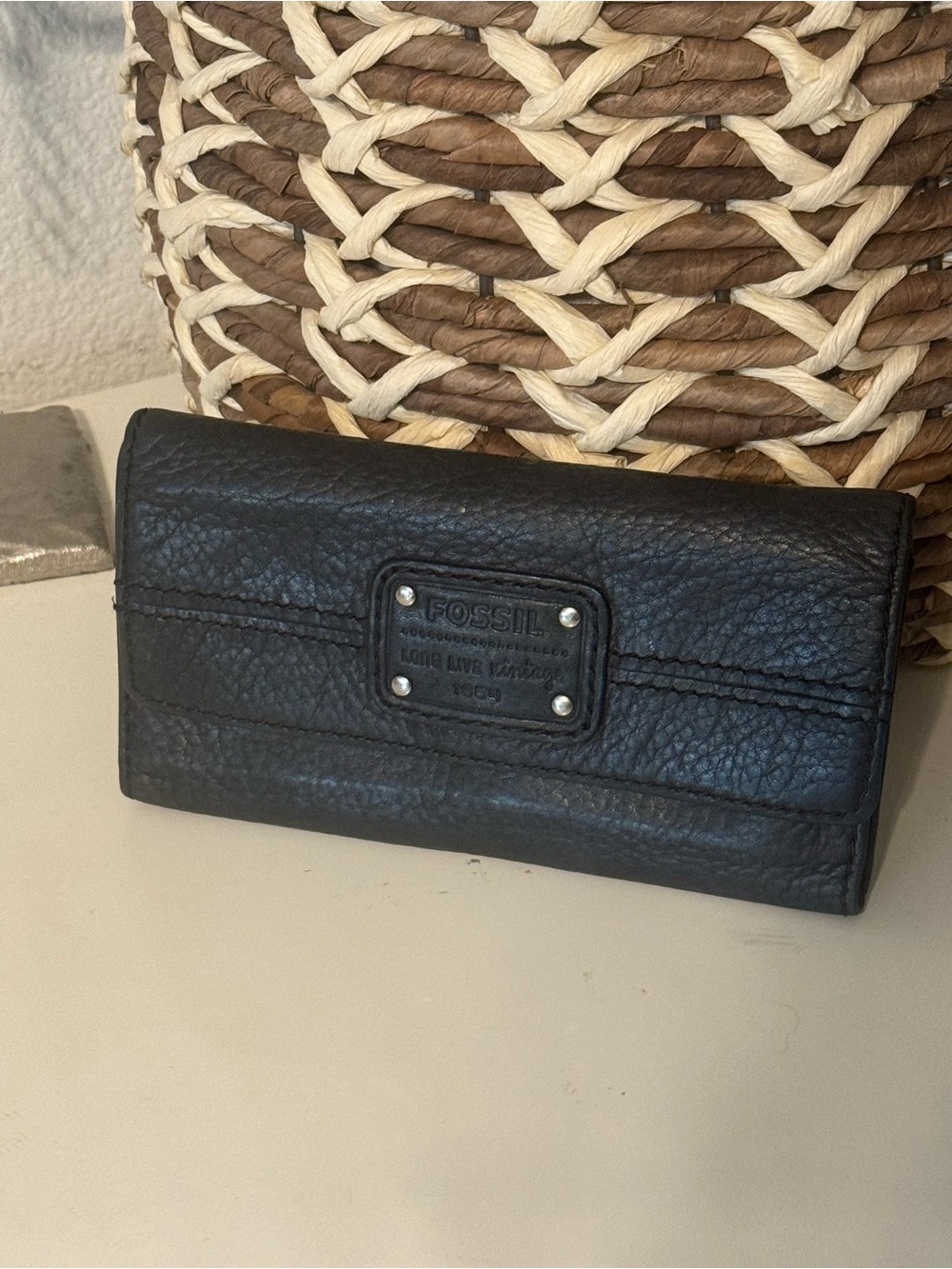 Fossil Black Pebbled Leather Trifold Wallet with Logo Plate